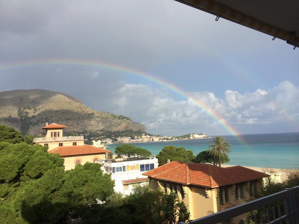 Mondello Luxury Apartment On The Beach Eksteriør billede
