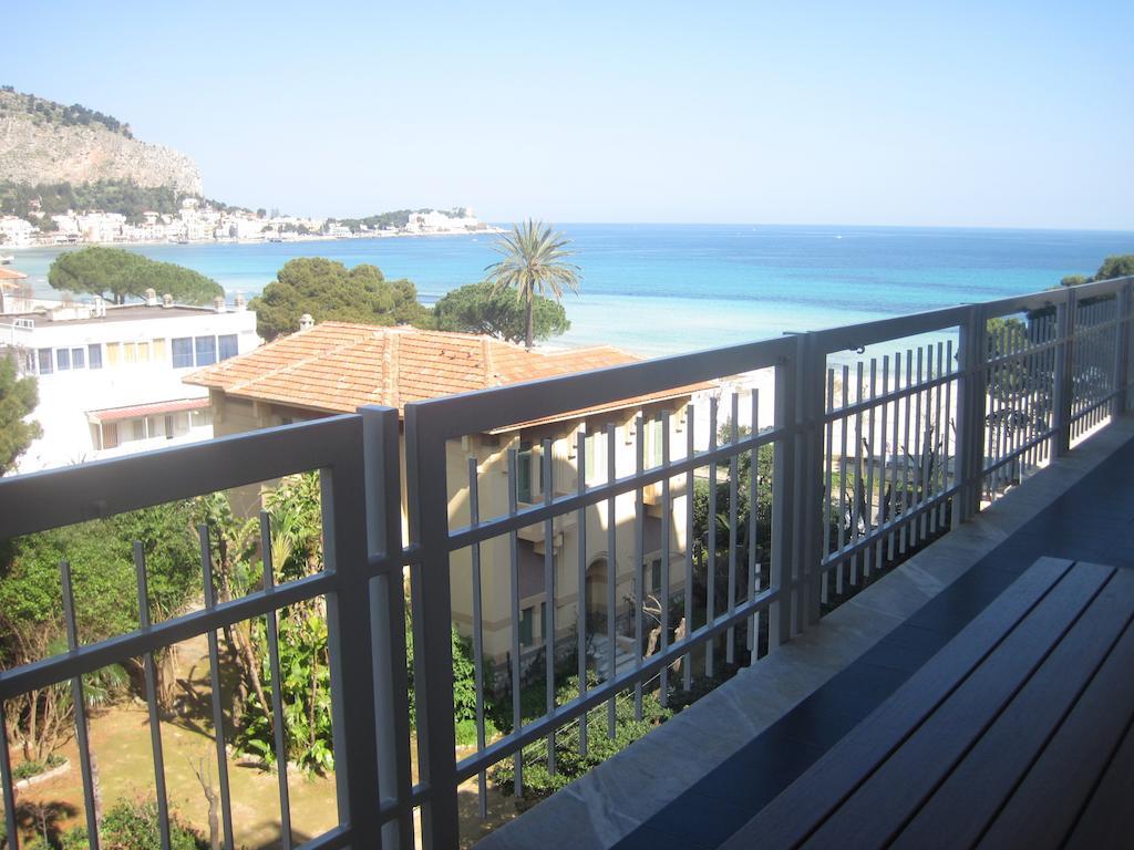 Mondello Luxury Apartment On The Beach Eksteriør billede